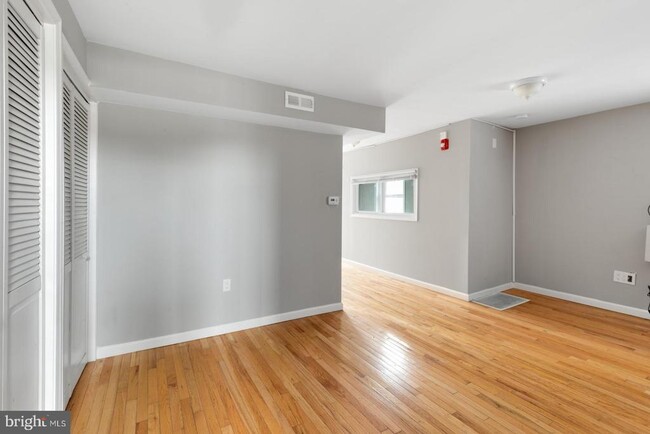 Building Photo - 435 W Susquehanna Ave