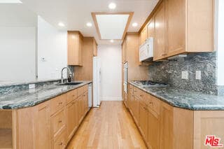 Foto del edificio - 13350 Maxella Ave