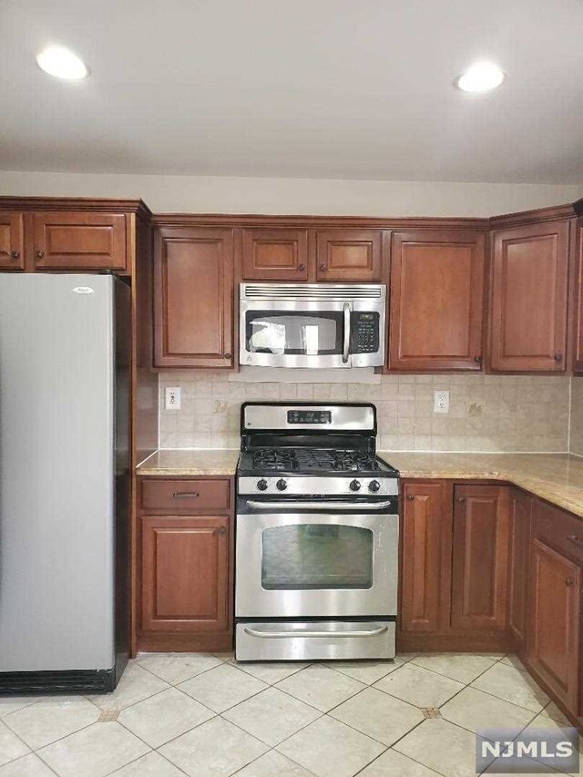 Building Photo - 275 5th St