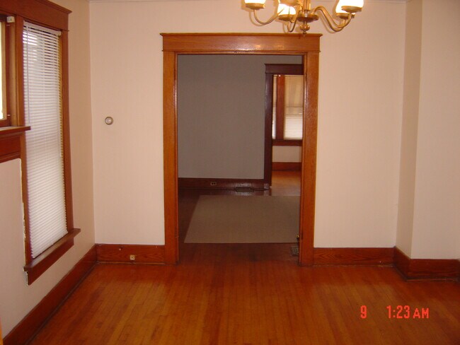 Foto del edificio - 1123 W 24th St