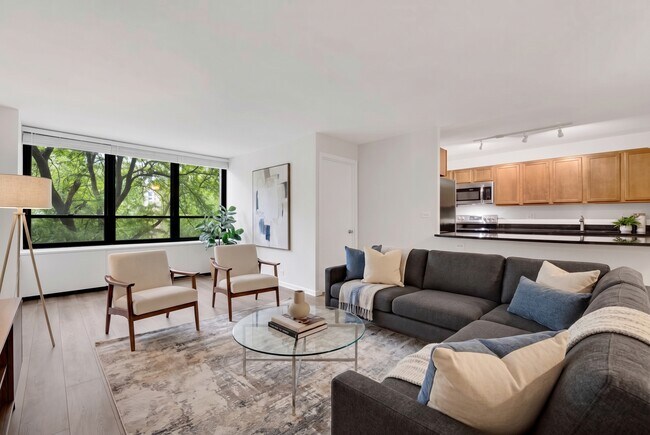 Foto del edificio - 222 E Pearson St