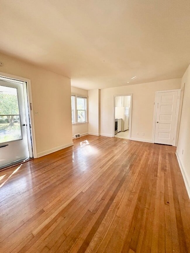 Foto del edificio - 4541 Fairfield Dr