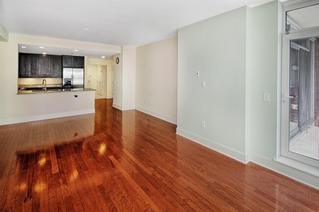 Building Photo - 1125 Maxwell Ln