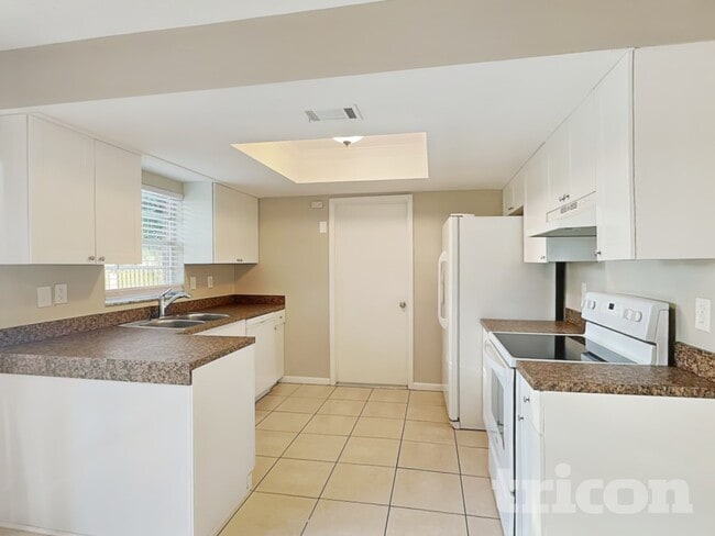 Foto del edificio - 1115 Oakhill St