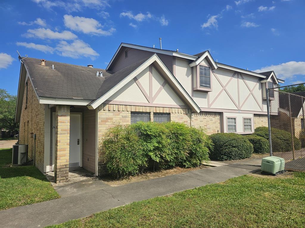 Foto principal - 1983 Country Village Blvd