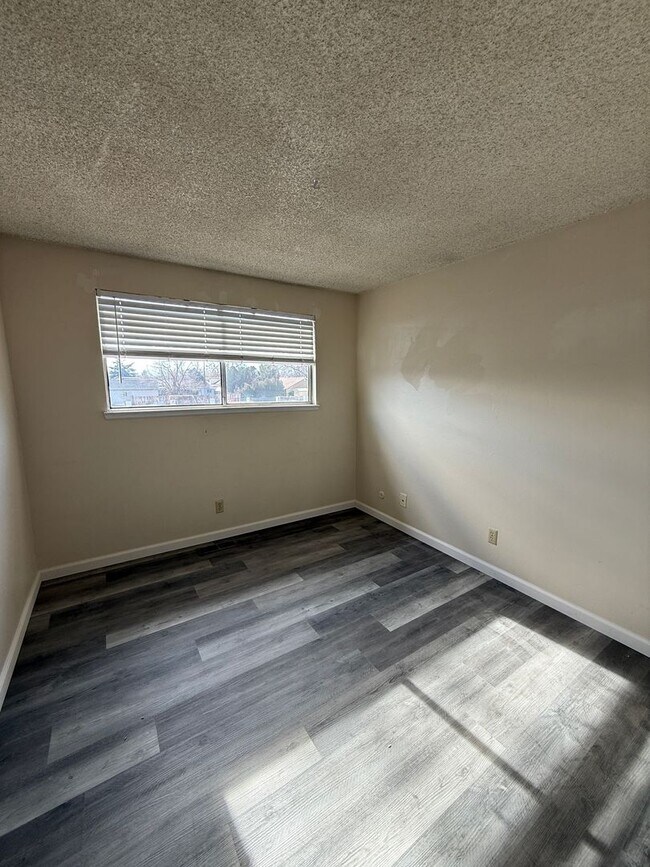 Foto del edificio - 2171 Rock Blvd