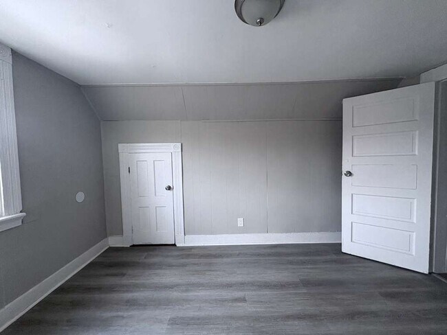 Foto del edificio - 578 Howard Ave