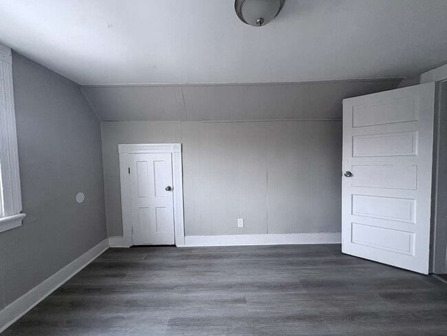 Building Photo - 578 Howard Ave