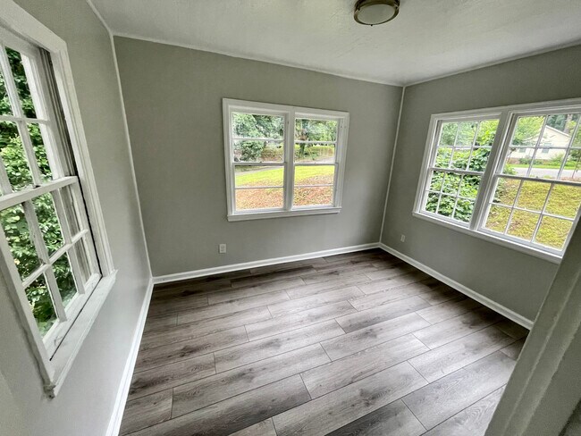 office - 447 Erin Ave SW