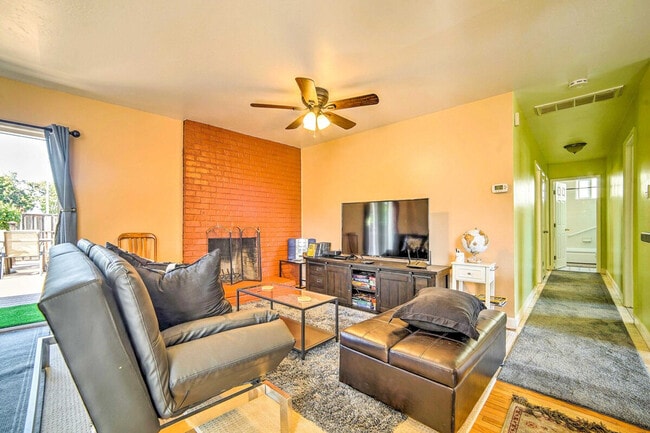 Building Photo - 2475 Armstrong Pl