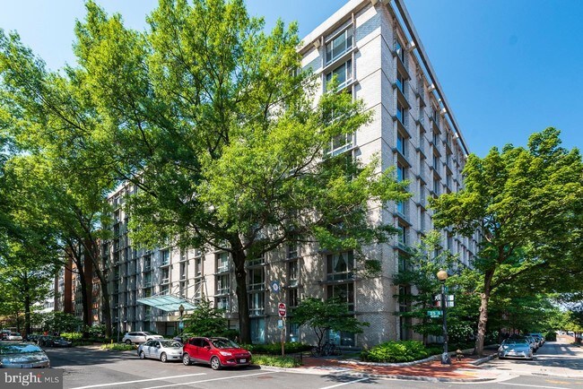 Building Photo - 950 25th St NW
