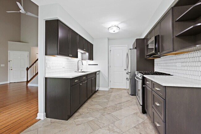 Foto del edificio - 728 Brandon Pl