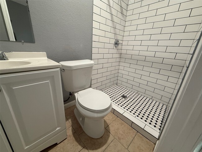 Building Photo - 2909 King St