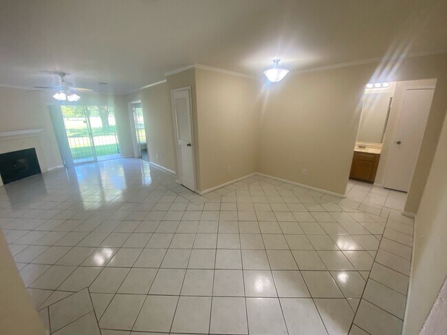 Building Photo - 6666 Harbor Town Dr