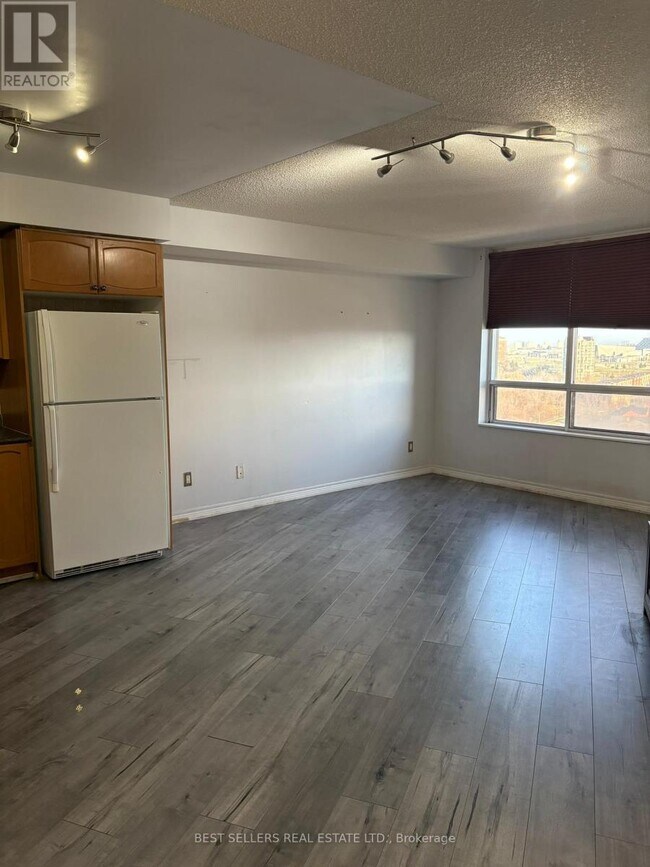 Photo du bâtiment - 710 Humberwood Blvd