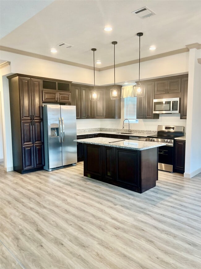 Building Photo - 24323 E Terrace Dr