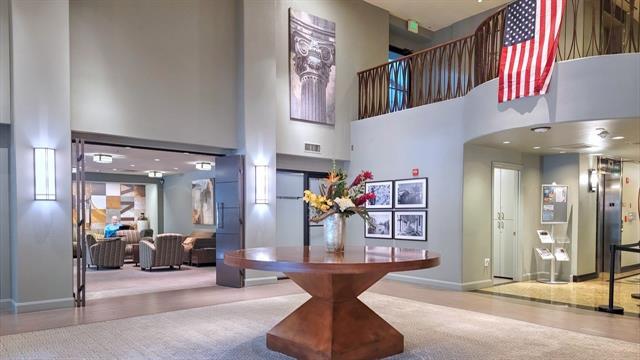 Foto del edificio - 330 Las Colinas Blvd E