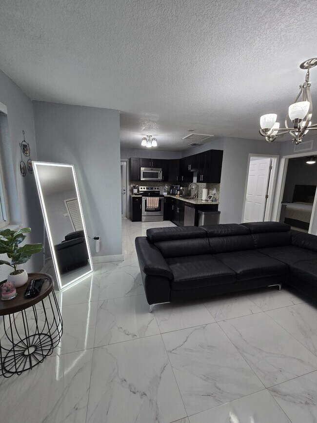 Foto del edificio - 2240 NW 178th St