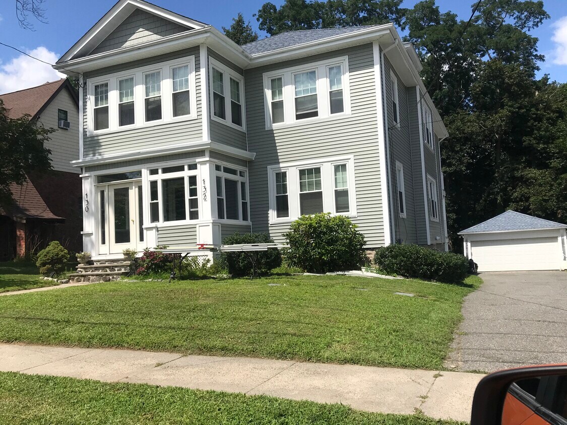 Primary Photo - 132 Lakeview Ave