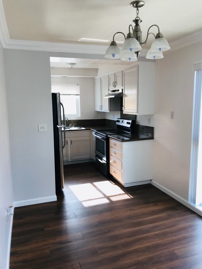 Granite counters stove/dish washer/refrigerat - 730 Esplanade