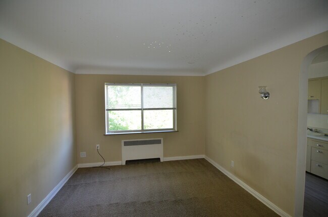 Building Photo - 6508 Montgomery Rd