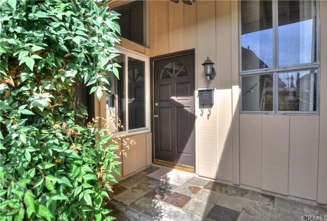 Foto del edificio - **COMING SOON** Two-Story Home for Lease in Buena Park