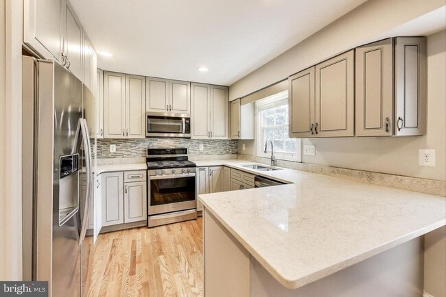 Building Photo - 13704 Beret Pl