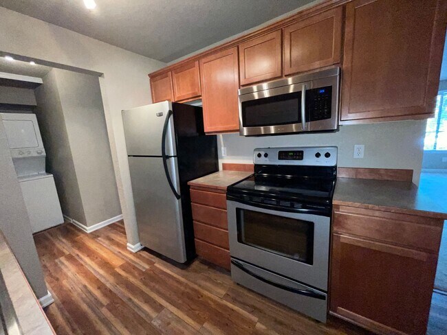 Foto del edificio - 1 month free Rent!  Spacious Condo in Bitt...
