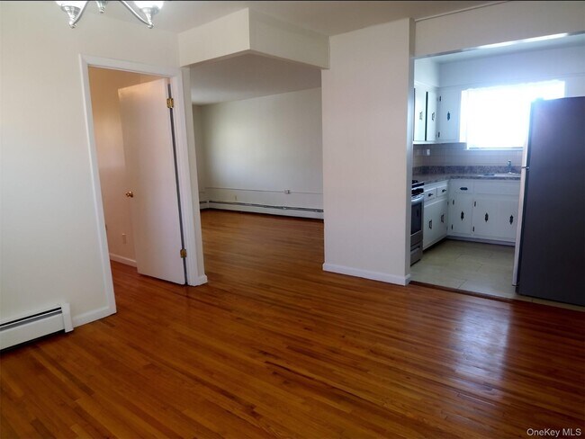 Building Photo - 1465 Burke Ave