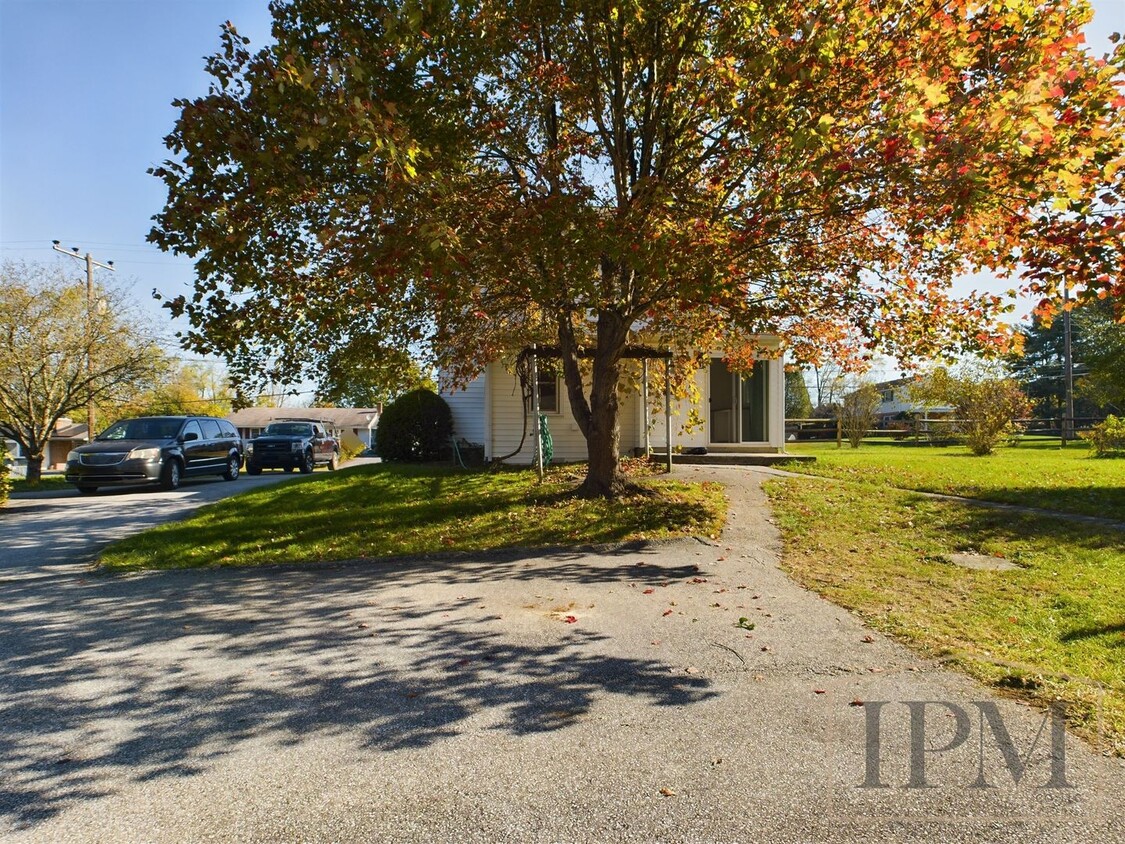 Primary Photo - Available Now - Charming Newly Renovated 3...