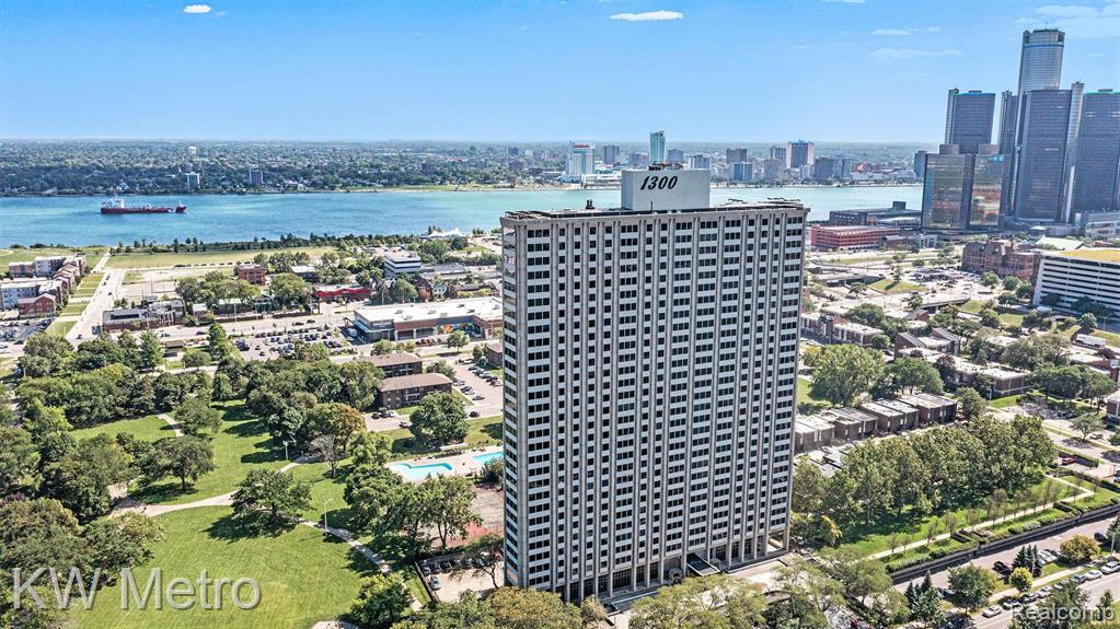 Foto principal - 1300 E Lafayette St