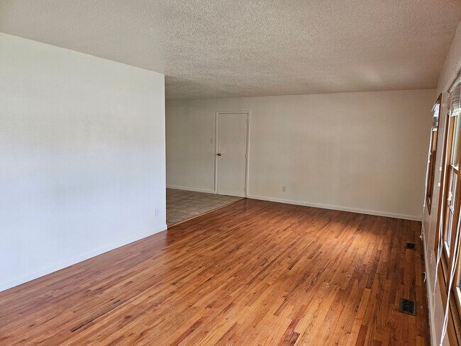 Building Photo - ALL PROSPECTIVE TENANTS MUST SUBMIT A $58 ...