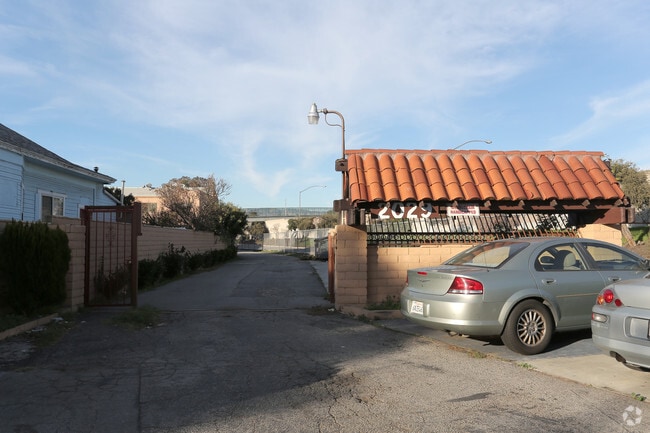 Building Photo - 2029 Darwin Ave