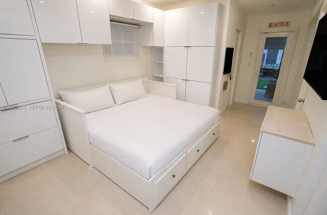 Foto del edificio - 1329 Tyler St