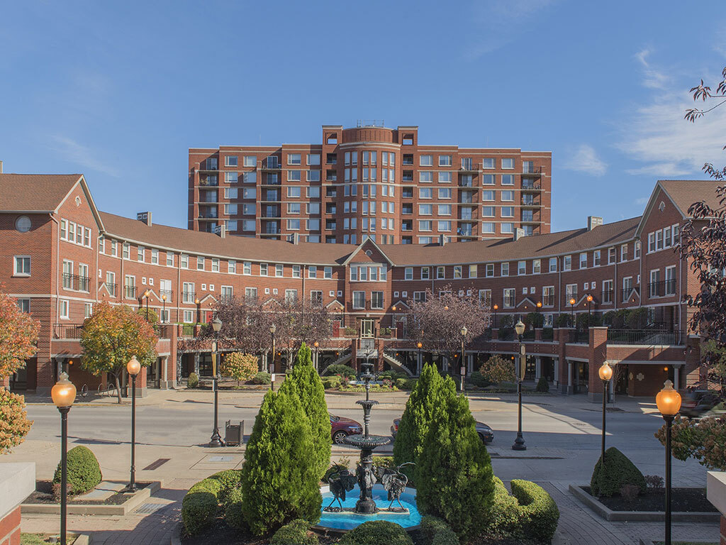 Crescent Centre luxury apartments in Downtown Louisville, Kentucky - Crescent Centre