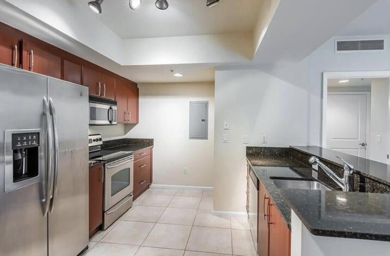 Primary Photo - 403 S Sapodilla Ave
