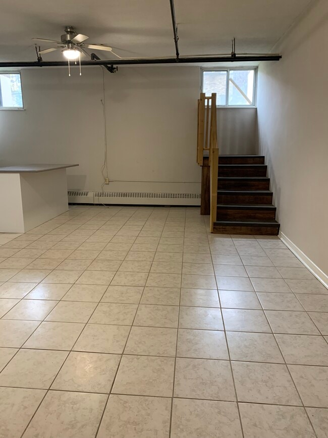 Photo du bâtiment - 75 John St W