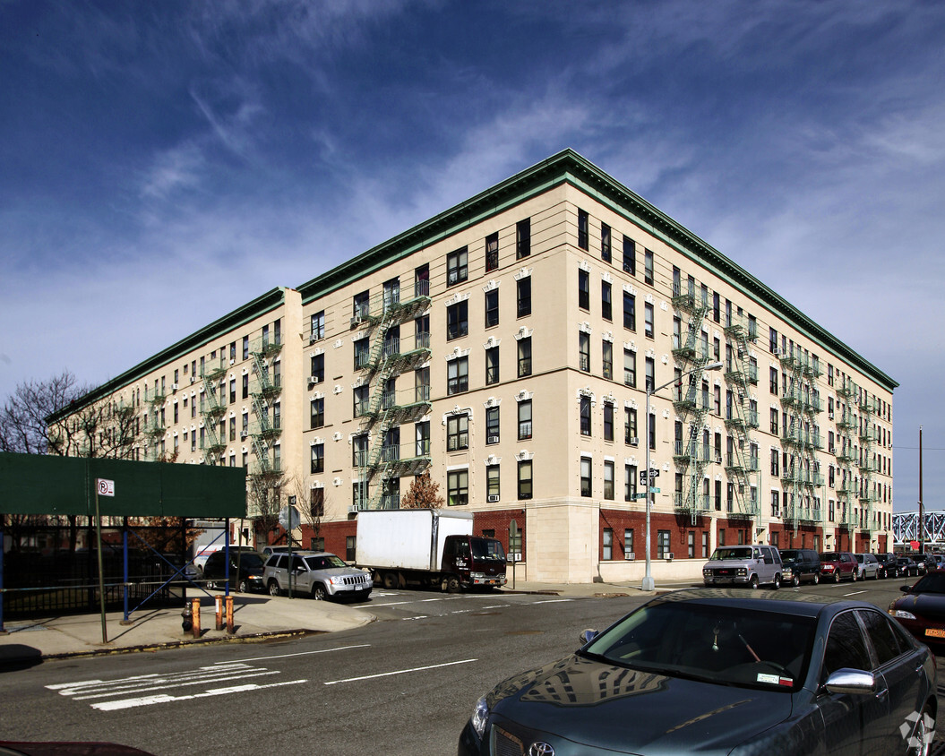 Primary Photo - The East River Apartments