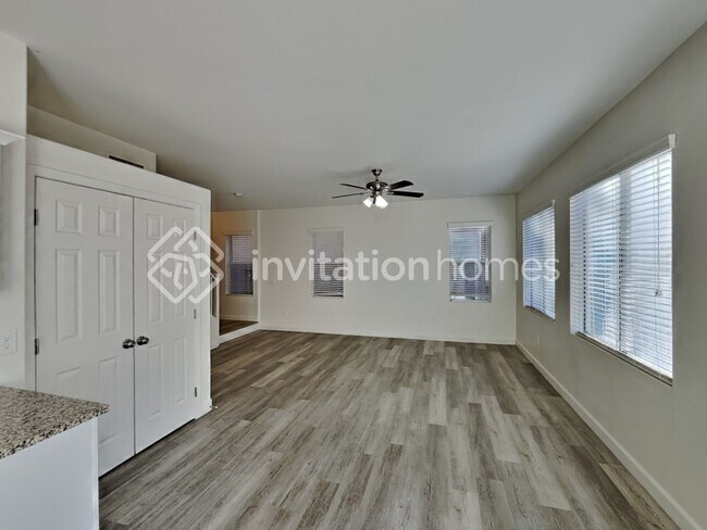Foto del edificio - 4121 W Irwin Ave