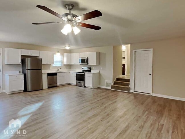 Building Photo - 456 Hardy Way