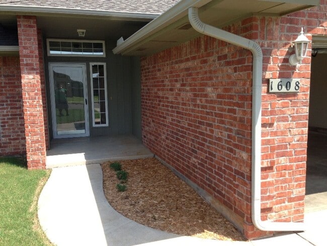 Photo - 3 Bed + Office - Moore Schools - Must See House