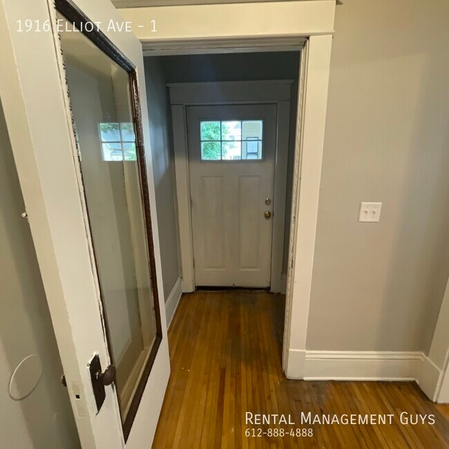 Foto del edificio - 1916 Elliot Ave