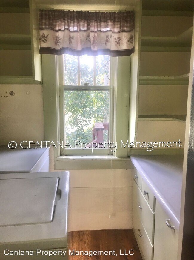 Building Photo - 3 br, 1 bath House - 1060 W Diamond