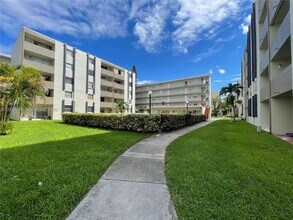 Building Photo - 10090 NW 80th Ct