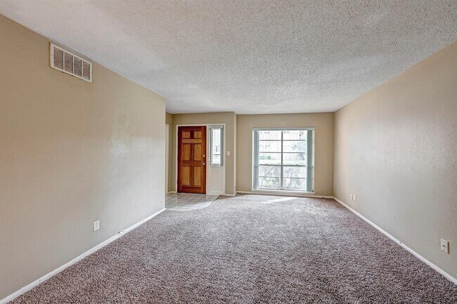 Foto del edificio - 6416 Bayou Glen Rd