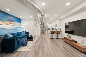 Building Photo - 1543 N Claremont Ave