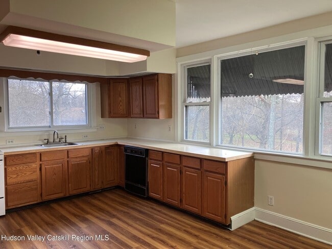 Building Photo - 274 N Rd