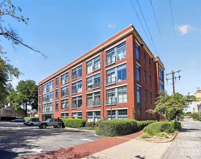 Foto del edificio - 626 N Graham St