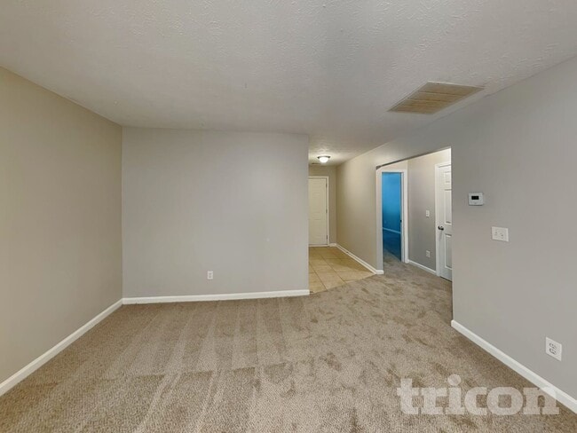 Building Photo - 300 Klinetop Dr