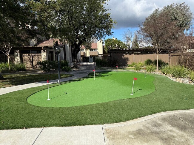 Building Photo - Executive 2-bedroom condo in gated community!